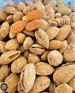 Roasted Salted Almonds with Skin  
 لوز محمص و مملح مع القشر