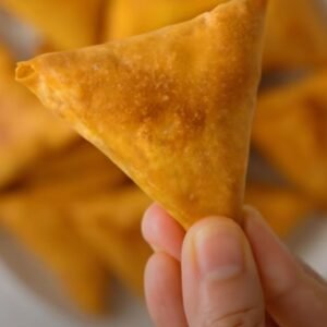 Cheese Samosa ● piece
سمبوسة جبنة