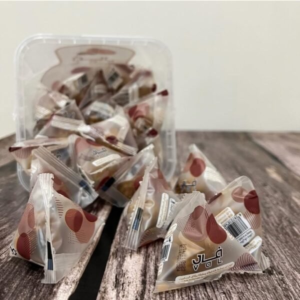 V A L: Date balls stuffed with tahini 
 فال: كرات تمر محشوة بالطحينة - Image 11