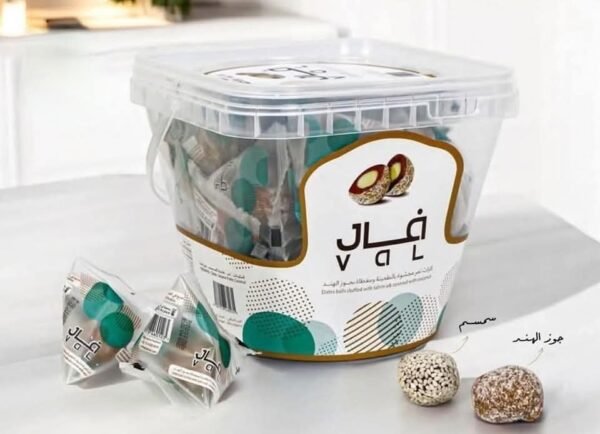 V A L: Date balls stuffed with tahini 
 فال: كرات تمر محشوة بالطحينة