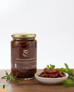 Halves Of Sun-Dried Tomato Pieces With Herbs In Olive Oil قطع بندورة مجففة انصاف بالاعشاب بزيت الزيتون